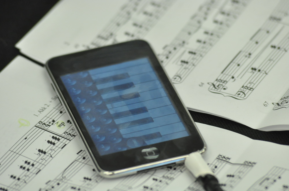 iPod touch mit Akkordeon-App. / Foto: Cora-Mae Gregorschewski
